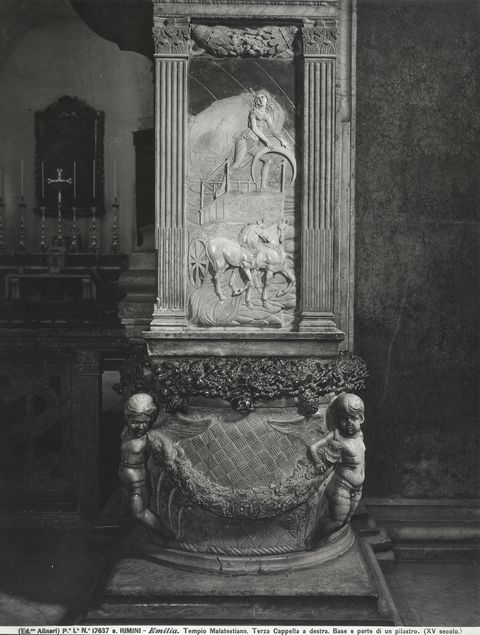 Alinari, Fratelli — Rimini - Emilia. Tempio Malatestiano. Terza Cappella a destra. Base e parte di un pilastro. (XV secolo) — insieme